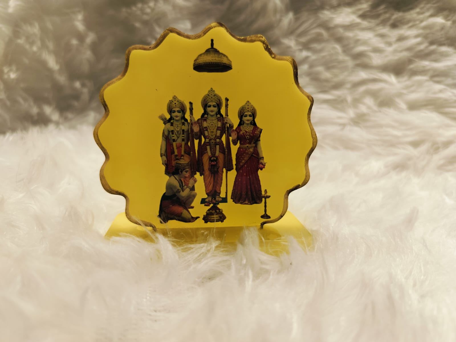 Resin dashboard stand